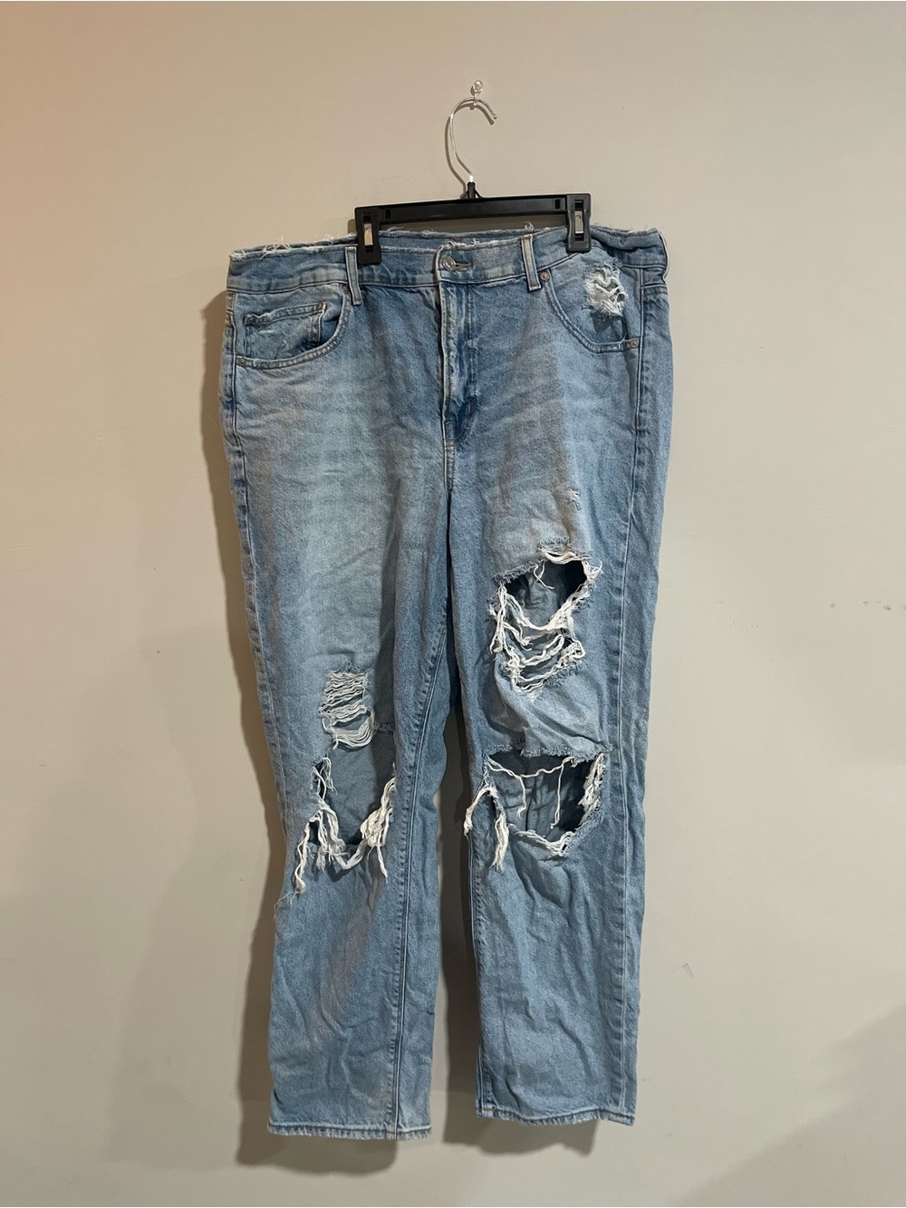 American Eagle Outfitters Light Blue Distressed Relaxed Jeans